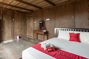 RedDoorz @ Omah Kayu Homestay