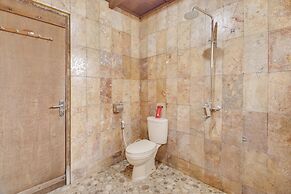 RedDoorz @ Omah Kayu Homestay