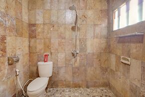 RedDoorz @ Omah Kayu Homestay