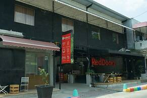 RedDoorz near Alun Alun Madiun