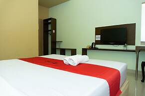 RedDoorz near Alun Alun Madiun