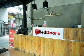 RedDoorz near Alun Alun Madiun