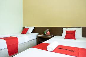 RedDoorz near Alun Alun Madiun