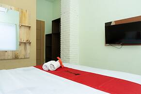 RedDoorz near Alun Alun Madiun