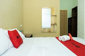 RedDoorz near Alun Alun Madiun