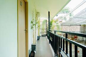 RedDoorz near Alun Alun Madiun