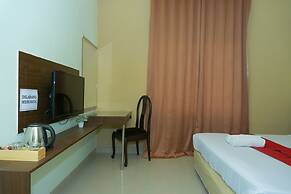 RedDoorz near Alun Alun Madiun