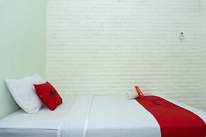 RedDoorz near Alun Alun Madiun