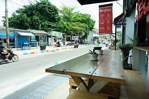 RedDoorz near Alun Alun Madiun