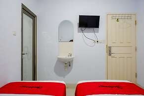RedDoorz @ Hotel Bravo Pantai Kamali Bau Bau