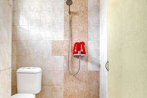 RedDoorz Plus near RSUD Dr. Pirngadi Medan 2 - Hostel