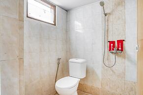 RedDoorz Plus near RSUD Dr. Pirngadi Medan 2 - Hostel