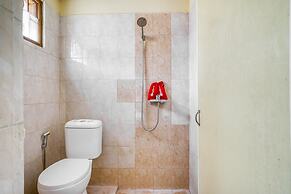 RedDoorz Plus near RSUD Dr. Pirngadi Medan 2 - Hostel