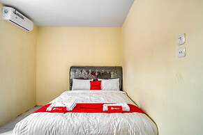 RedDoorz Plus near RSUD Dr. Pirngadi Medan 2 - Hostel