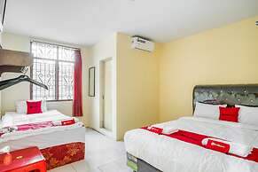 RedDoorz Plus near RSUD Dr. Pirngadi Medan 2 - Hostel