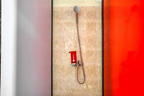 RedDoorz Plus near RSUD Dr. Pirngadi Medan 2 - Hostel