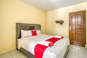 RedDoorz Plus near RSUD Dr. Pirngadi Medan 2 - Hostel