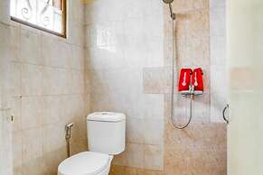 RedDoorz Plus near RSUD Dr. Pirngadi Medan 2 - Hostel