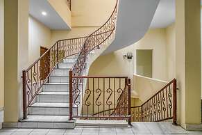 RedDoorz Plus near RSUD Dr. Pirngadi Medan 2 - Hostel