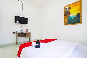 RedDoorz near Universitas Pamulang