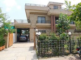 Capital Sweet Home