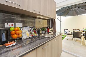 Summer Breeze Maisonette with Terrace by Getaways Malta