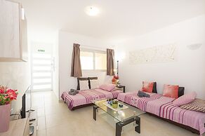 Summer Breeze Maisonette with Terrace by Getaways Malta