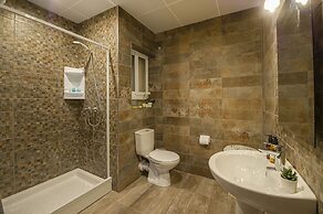 Summer Breeze Maisonette with Terrace by Getaways Malta