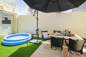 Summer Breeze Maisonette with Terrace by Getaways Malta