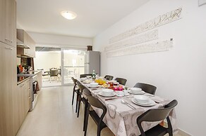 Summer Breeze Maisonette with Terrace by Getaways Malta