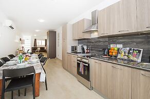 Summer Breeze Maisonette with Terrace by Getaways Malta