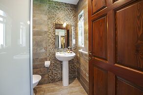 Summer Breeze Maisonette with Terrace by Getaways Malta