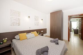 Summer Breeze Maisonette with Terrace by Getaways Malta