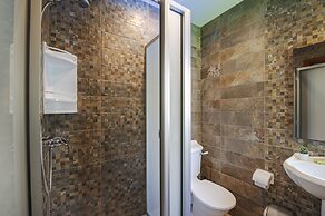 Summer Breeze Maisonette with Terrace by Getaways Malta