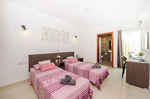 Summer Breeze Maisonette with Terrace by Getaways Malta
