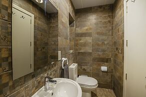 Summer Breeze Maisonette with Terrace by Getaways Malta