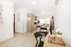 Summer Breeze Maisonette with Terrace by Getaways Malta