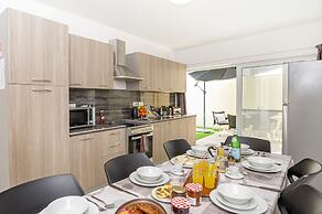 Summer Breeze Maisonette with Terrace by Getaways Malta