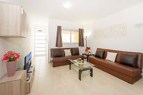 Summer Breeze Maisonette with Terrace by Getaways Malta