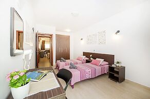 Summer Breeze Maisonette with Terrace by Getaways Malta