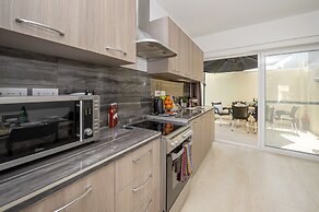 Summer Breeze Maisonette with Terrace by Getaways Malta