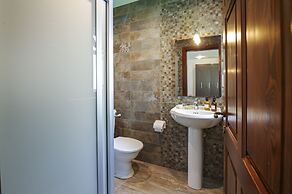 Summer Breeze Maisonette with Terrace by Getaways Malta