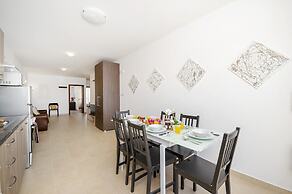 Summer Breeze Superior Apartment with Terrace by Getaways Malta