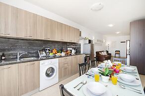 Summer Breeze Superior Apartment with Terrace by Getaways Malta