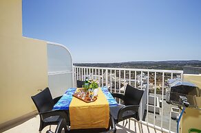 Summer Breeze Superior Apartment with Terrace by Getaways Malta