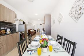 Summer Breeze Superior Apartment with Terrace by Getaways Malta
