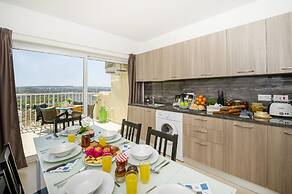 Summer Breeze Superior Apartment with Terrace by Getaways Malta