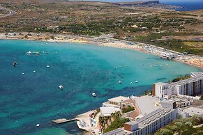 Summer Breeze Superior Apartment with Terrace by Getaways Malta