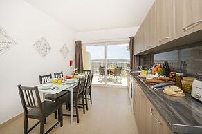 Summer Breeze Superior Apartment with Terrace by Getaways Malta