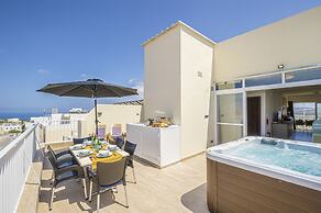 Summer Breeze Penthouse with large Terrace and Hot Tub by Getaways Mal
